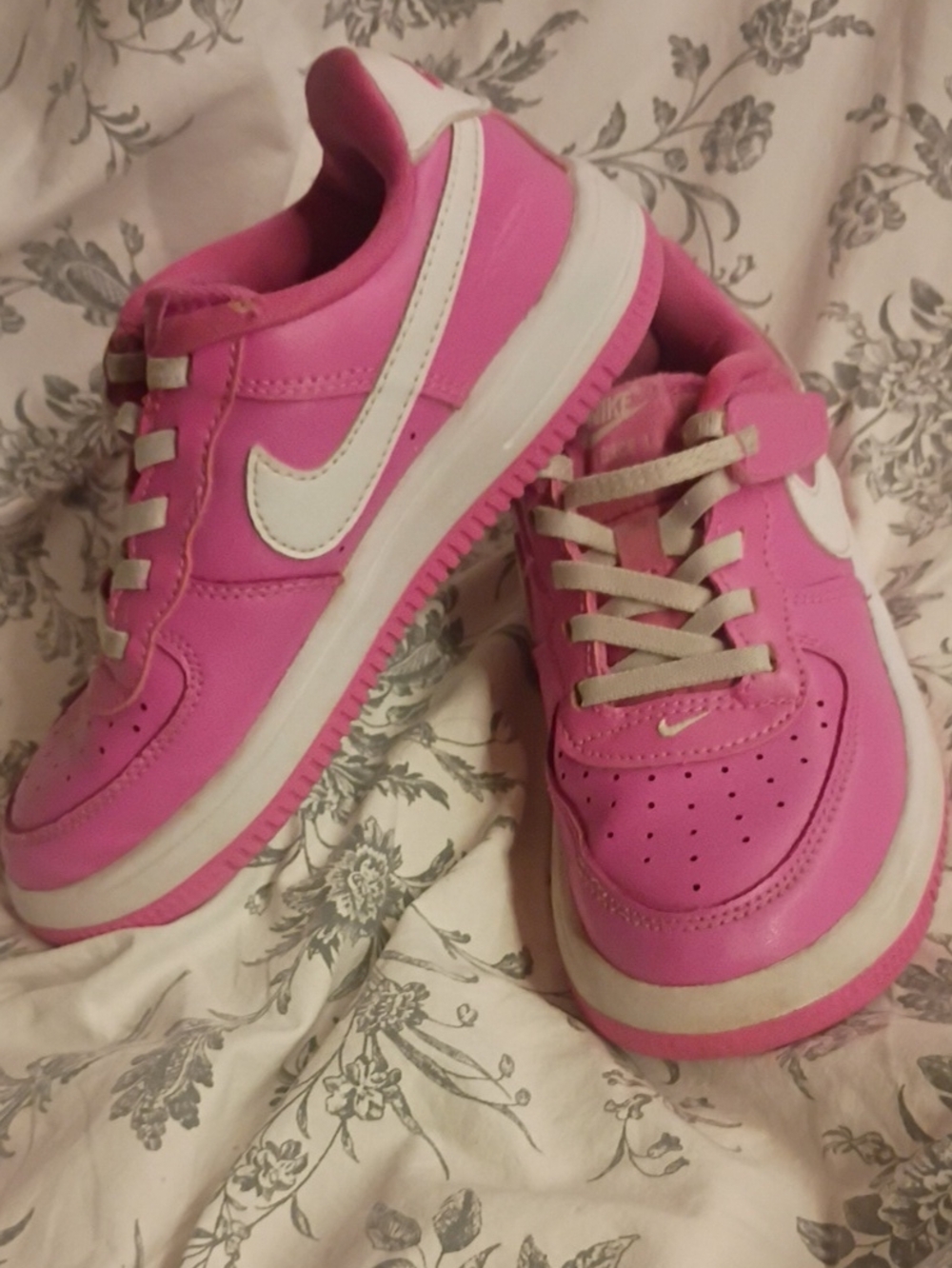 Nike Kids Pink and White Low-Top Sneakers